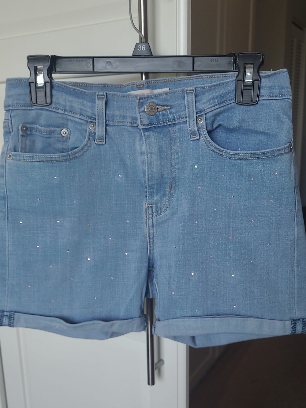 Levis Rhinestone Mid Length Jeans Shorts Size 28 Pre Love Great Cond.pockets